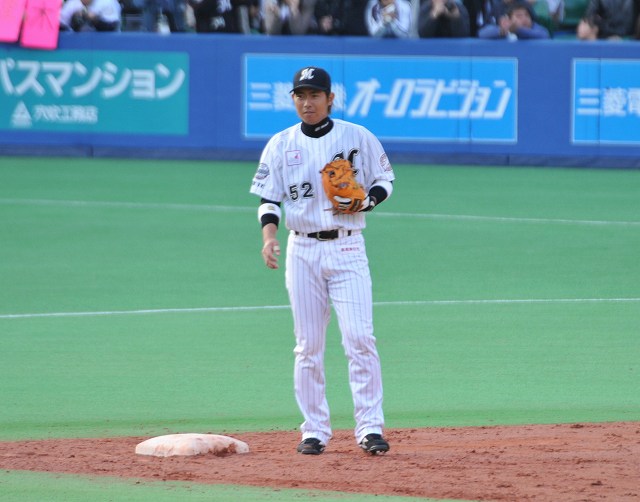 セカンドの守備につくHISAO