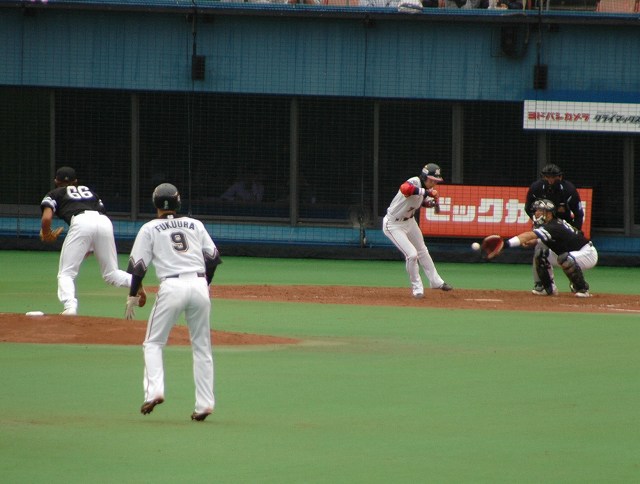 斉藤和巳制球定まらず