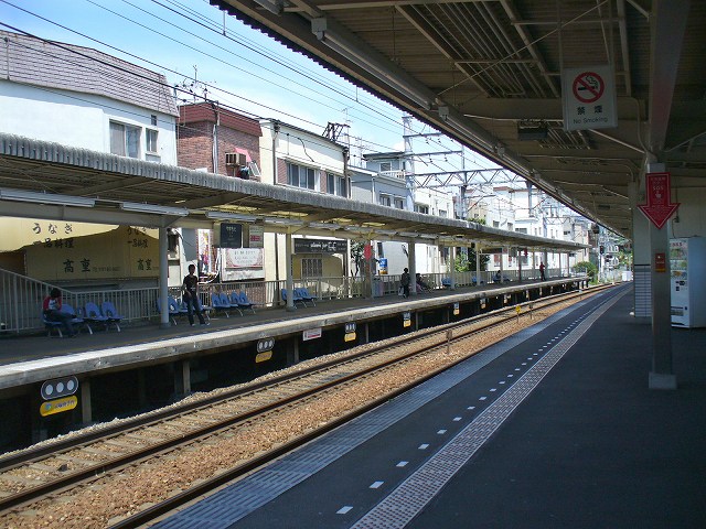 山本駅ホーム