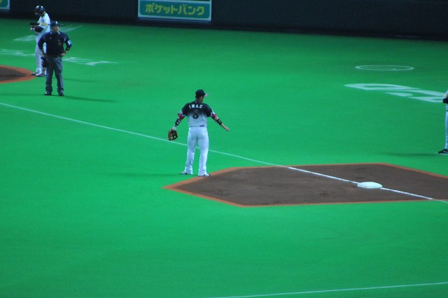 アピールする今江