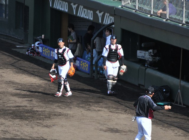 新里も帯同しているのに2軍落ち