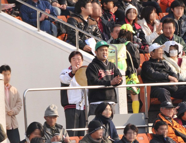 ジントシオと横山氏が3塁側にも登場