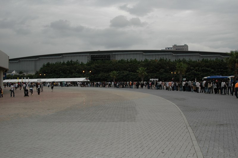 プレーオフ記念グッズ購入列