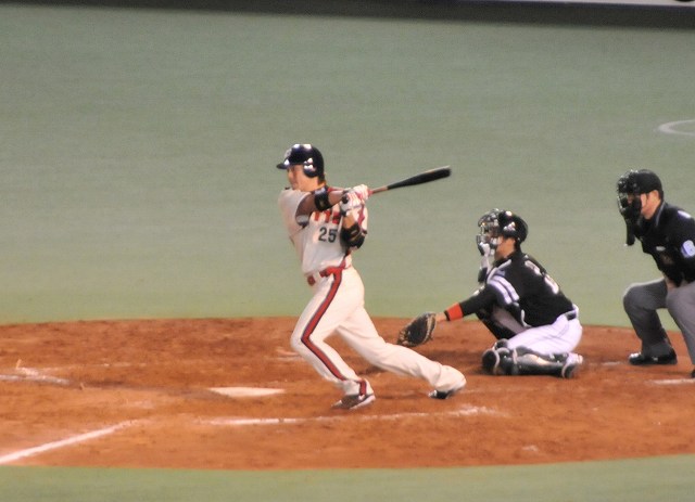 タイムリーを打つ竹原