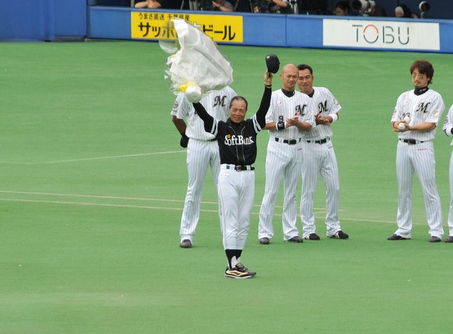 声援に応える王監督