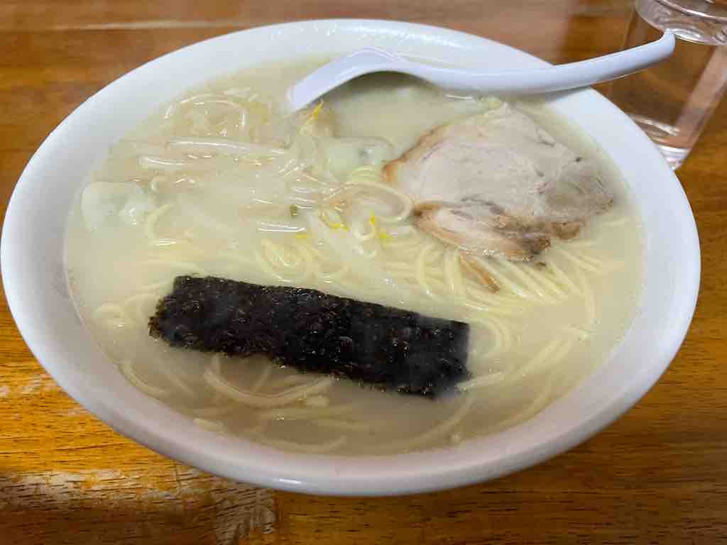 美味いワンタン麺が食べたい 八幡東区 桃園編 ブースカの本日の麺です