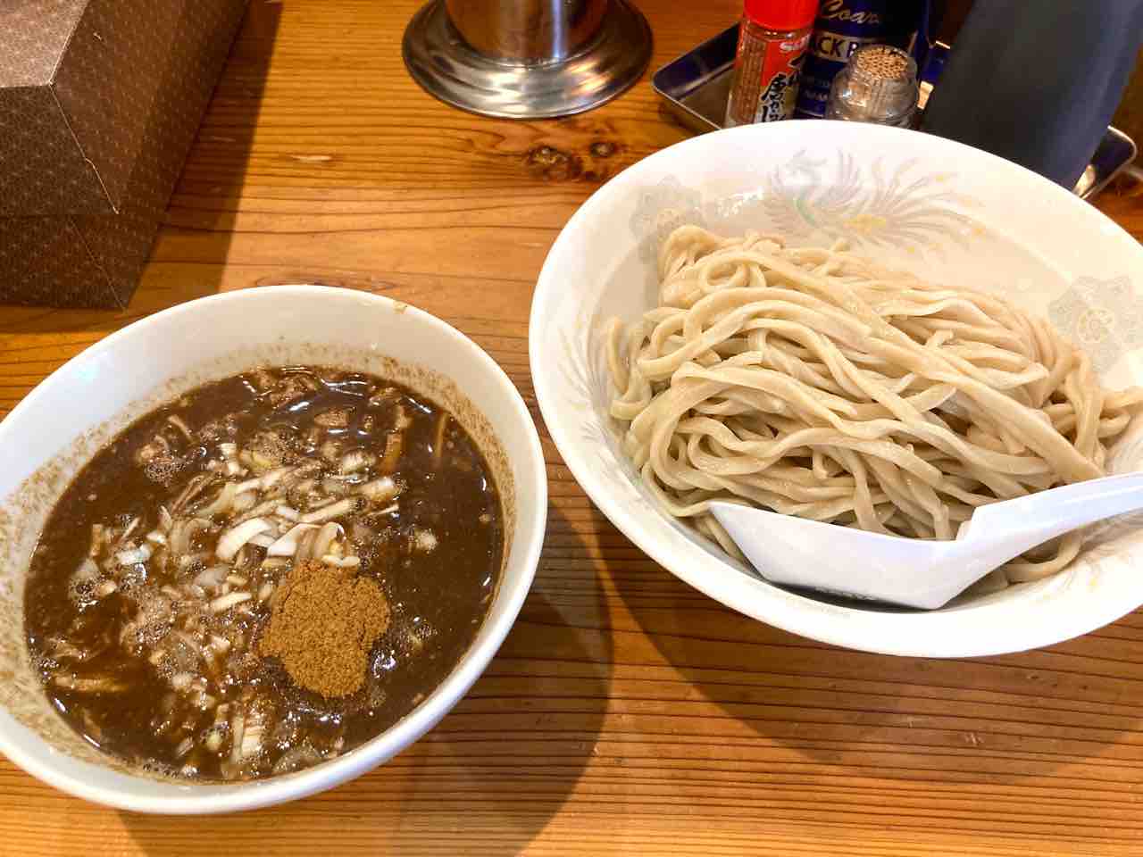 とび 六方 麺