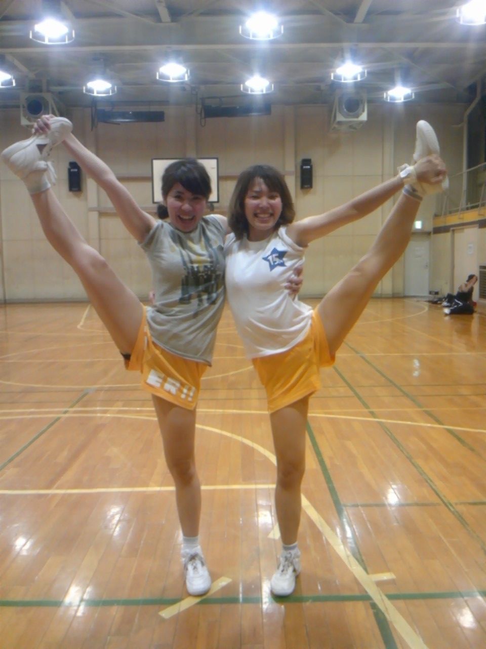 チアガール　キック Yellow 短パンず : 豊平チアリーディングチームＢＵＴＣＨＥＲＳ