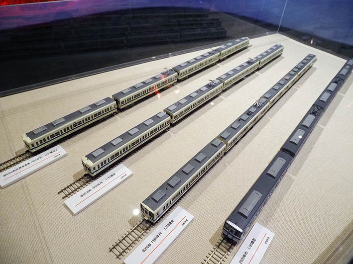 ロマンスカー27