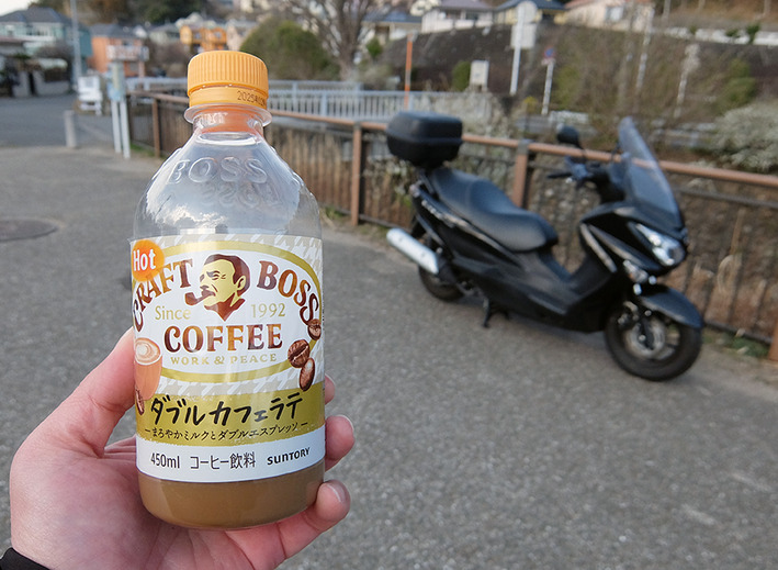 バイクを操るライダー←コレ自転車のこと!?