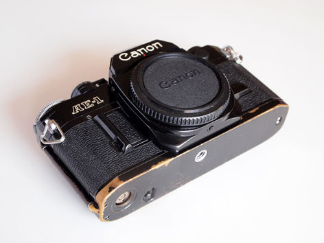 思い出の逸品1・キヤノンAE-1ブラック : 旅からす本館 日本を