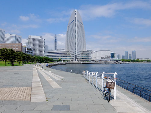 自転車事故に遭遇、何やってるの!!