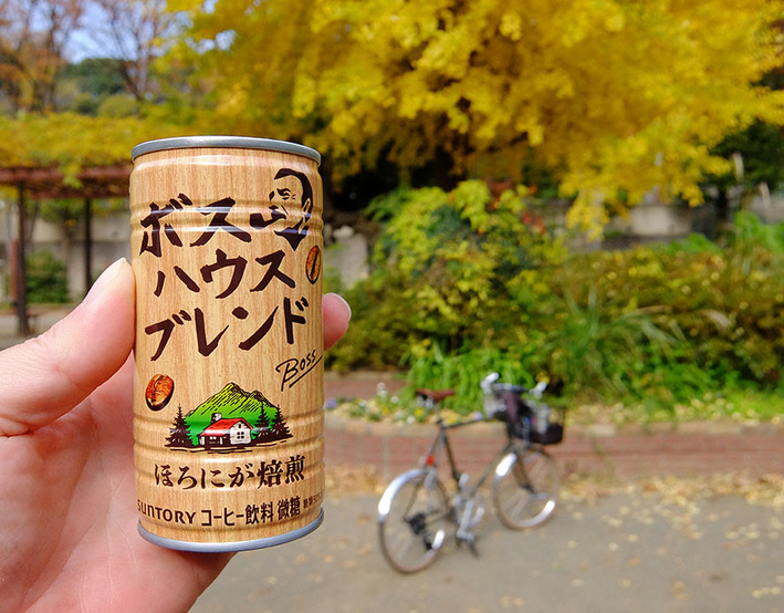 お仕事ポタ　スバルR-2と紅葉の廃屋