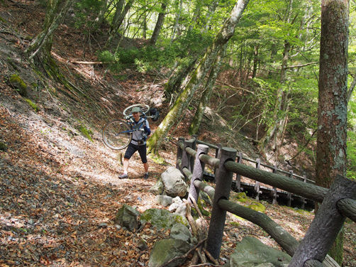 秋葉街道探訪3 酷道152号線 青崩峠に挑む 後編 旅からす本館 日本をもっと楽しもう 秋葉街道探訪3 酷道152号線 青崩峠に挑む 後編 旅からす本館 日本をもっと楽しもう