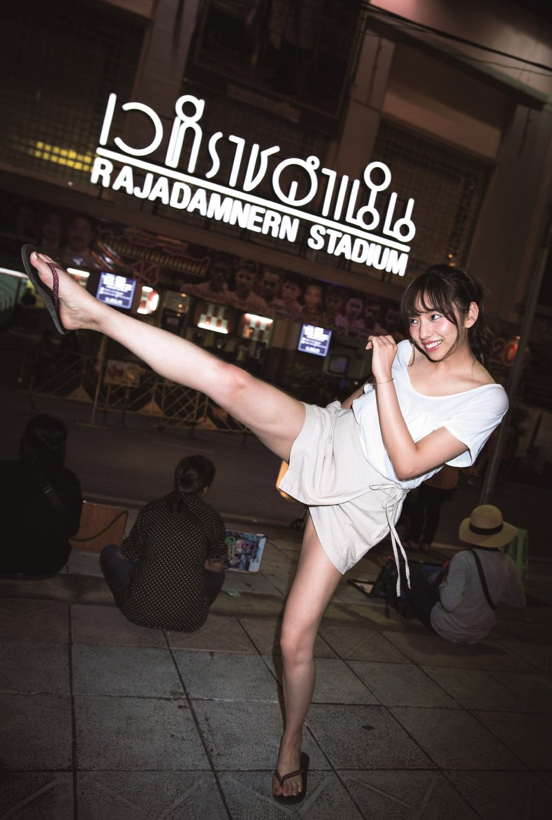 乃木坂46 Olアイドル新内眞衣 足長すぎ 芸能界 スポーツ界の響き