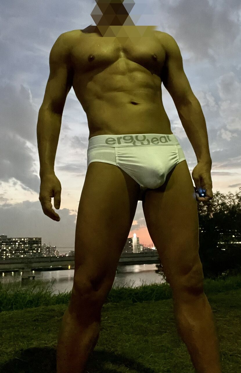 野外露出　変態 超エロ野外露出変態野郎画像・（拾い画像） : エロ下着もっこり