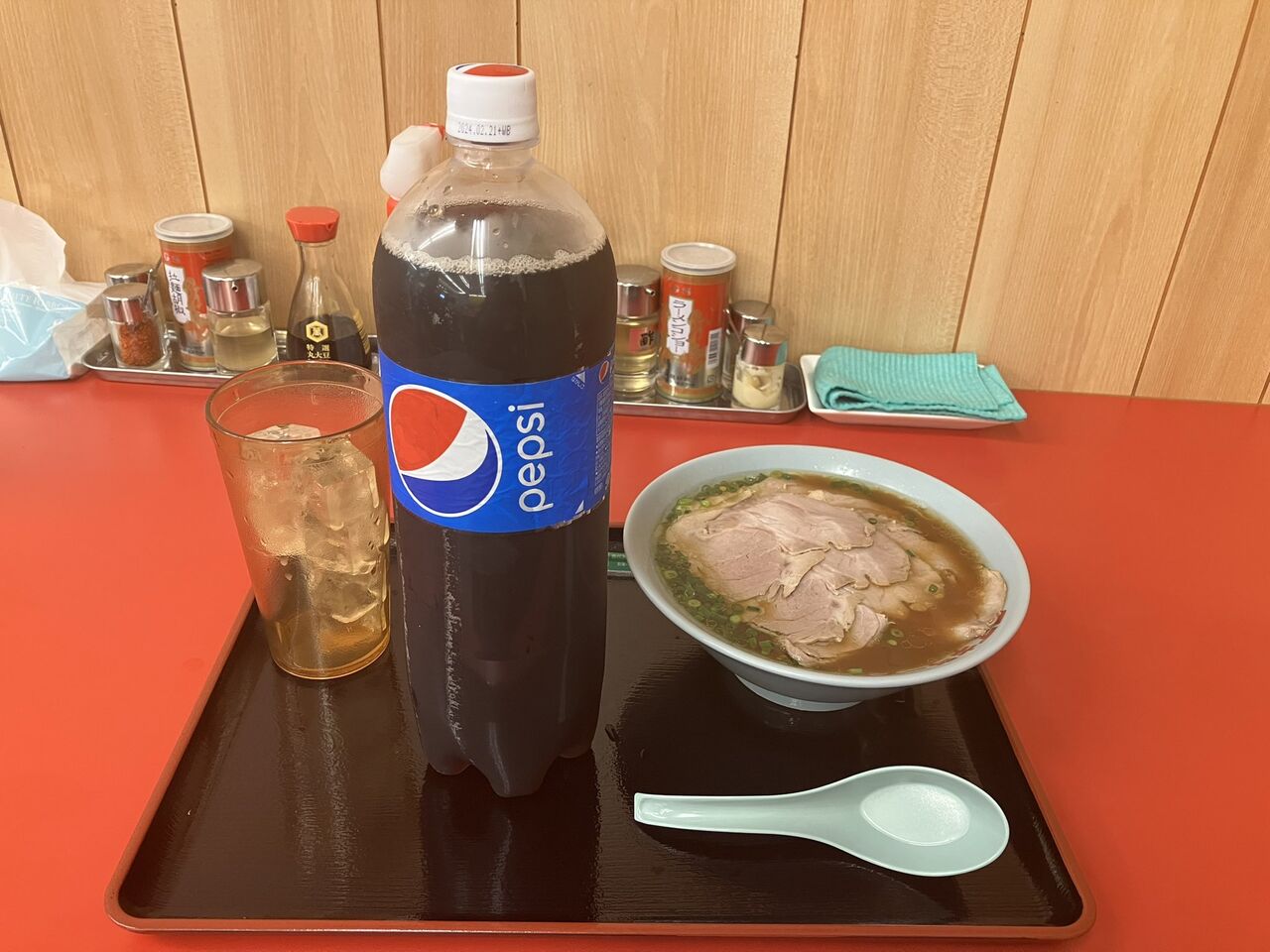 ラーメン屋で200円のコーラ頼んだ結果・・・・コレが出てきたwwwwwww