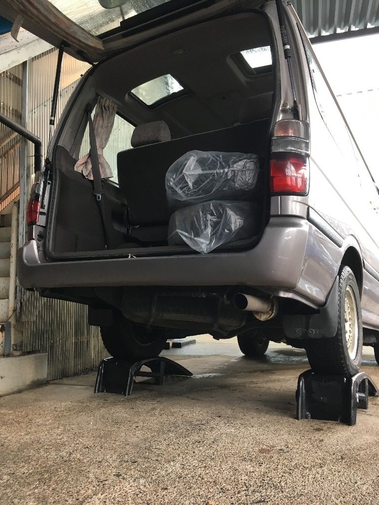 100系ハイエース 「名古屋 福神工業でヒッチメンバー取り付け