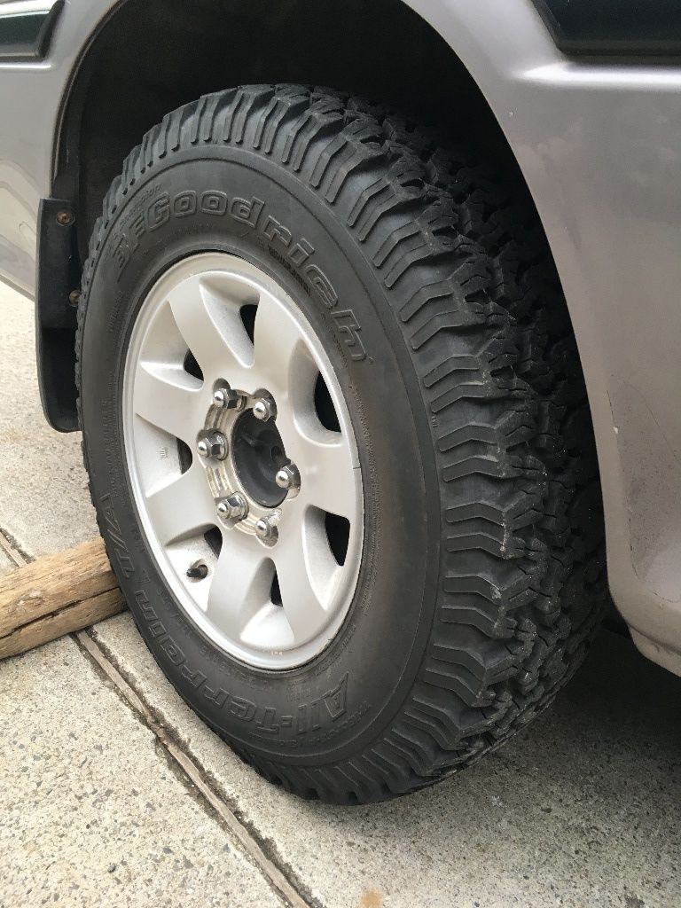 １００系ハイエース タイヤ交換 ミシュラン アジリス キャンピング 気まぐれ更新日記 車いじりとキャンピングカー旅行記