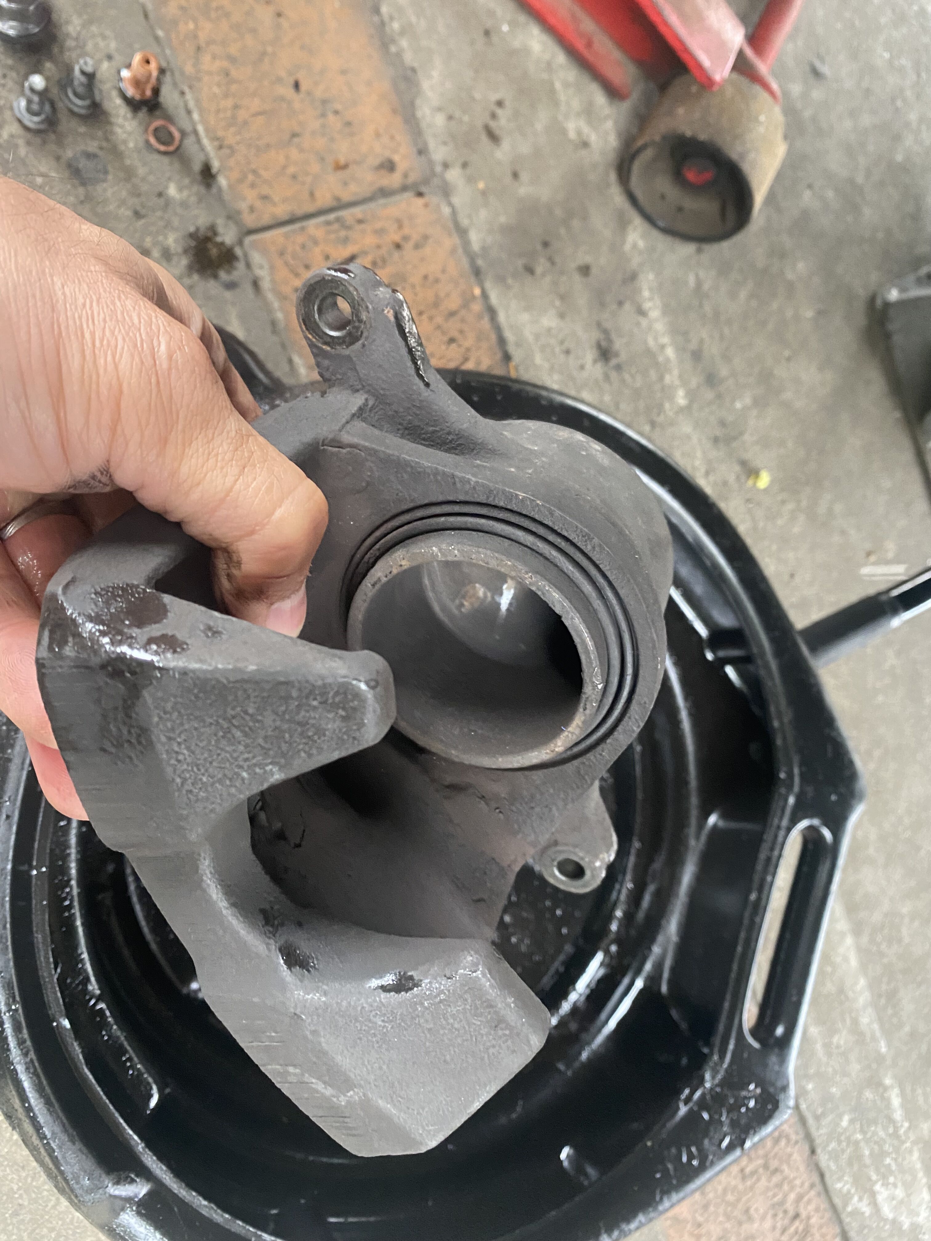 100系ハイエースワゴン　フロントブレーキピストン 100系ハイエースワゴン フロントブレーキピストン ☆気まぐれ更新日記