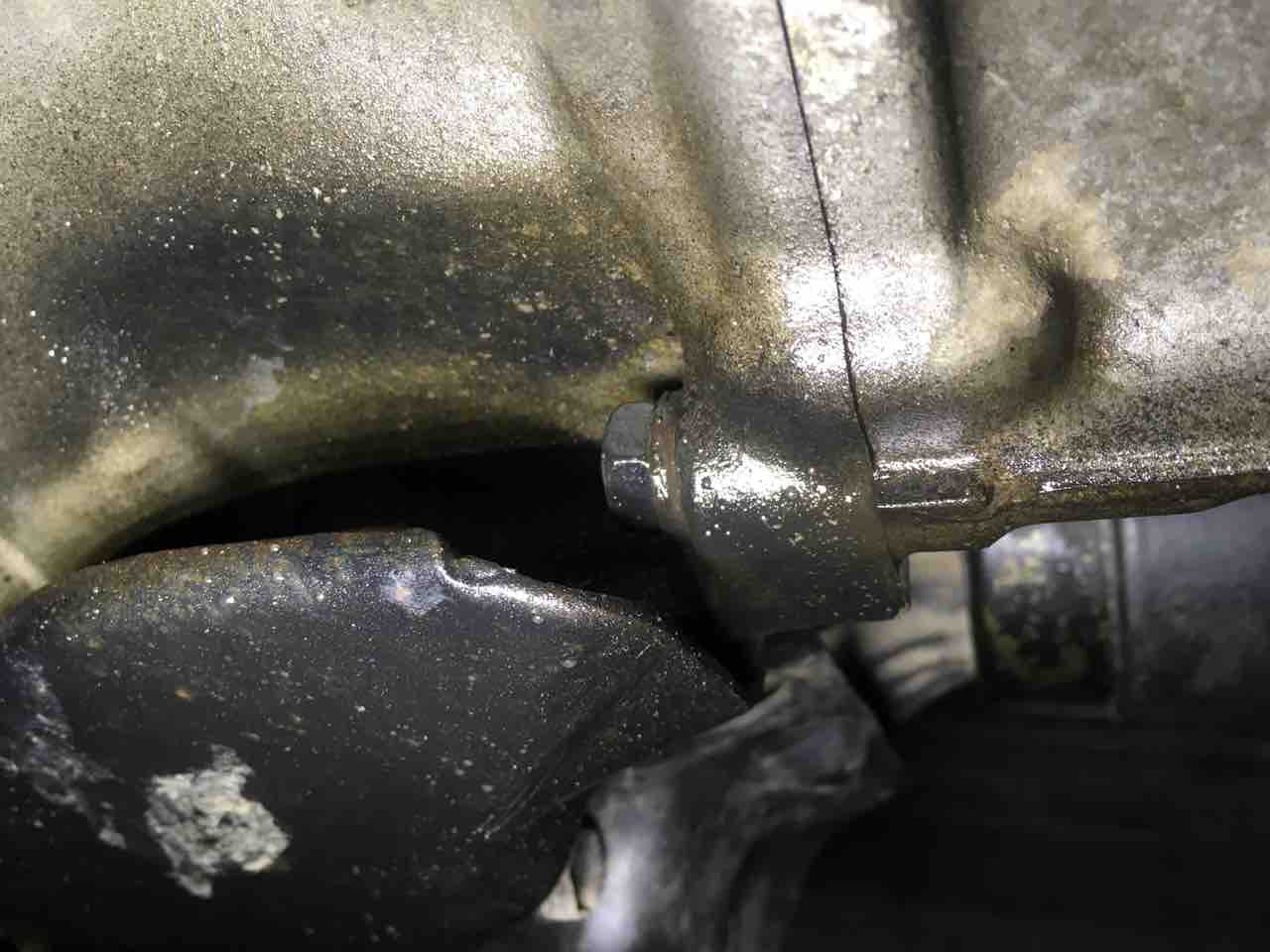 １００系ハイエース トランスファーとトランスミッションからオイル漏れ 気まぐれ更新日記 車いじりとキャンピングカー旅行記