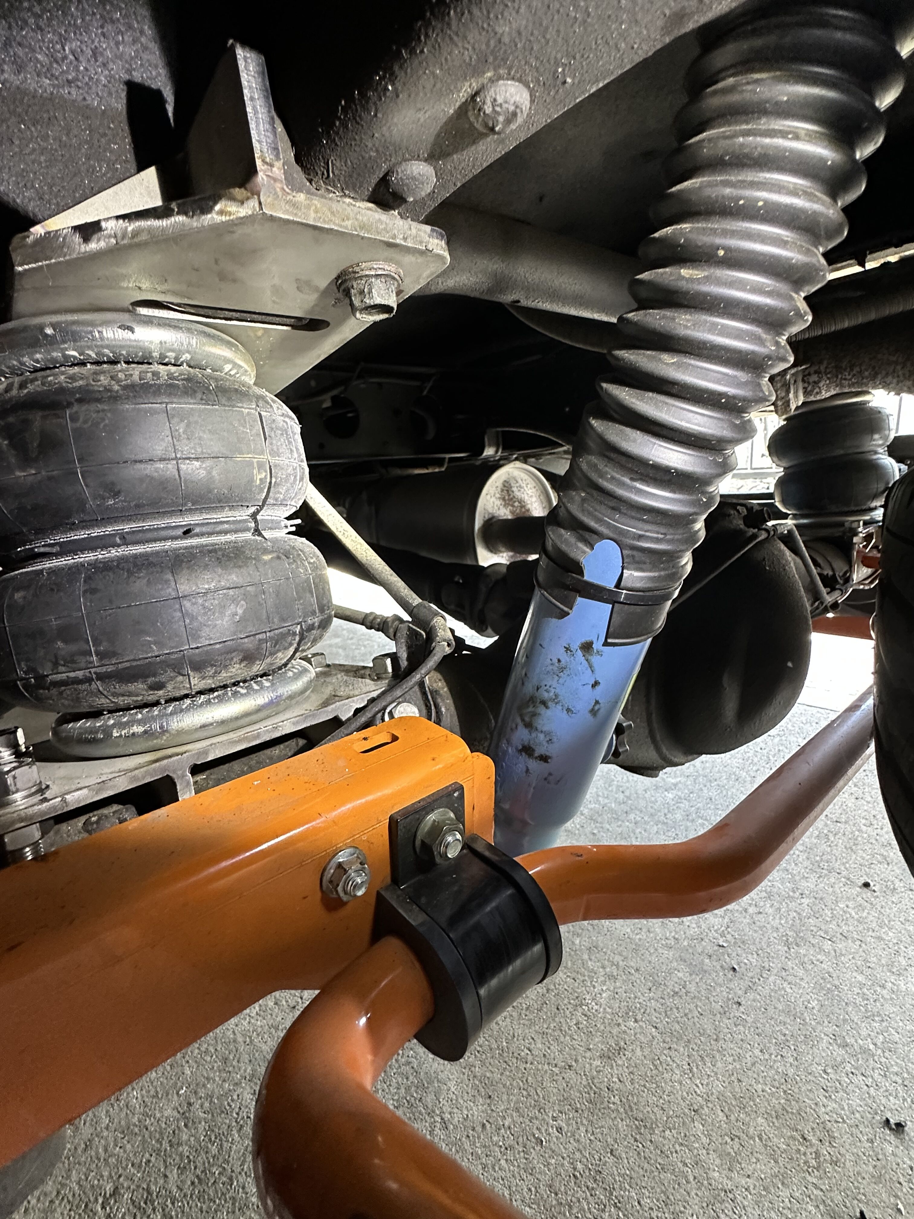 TOYOTAカムロード 「バンテックZIL520 エアサス取り付け
