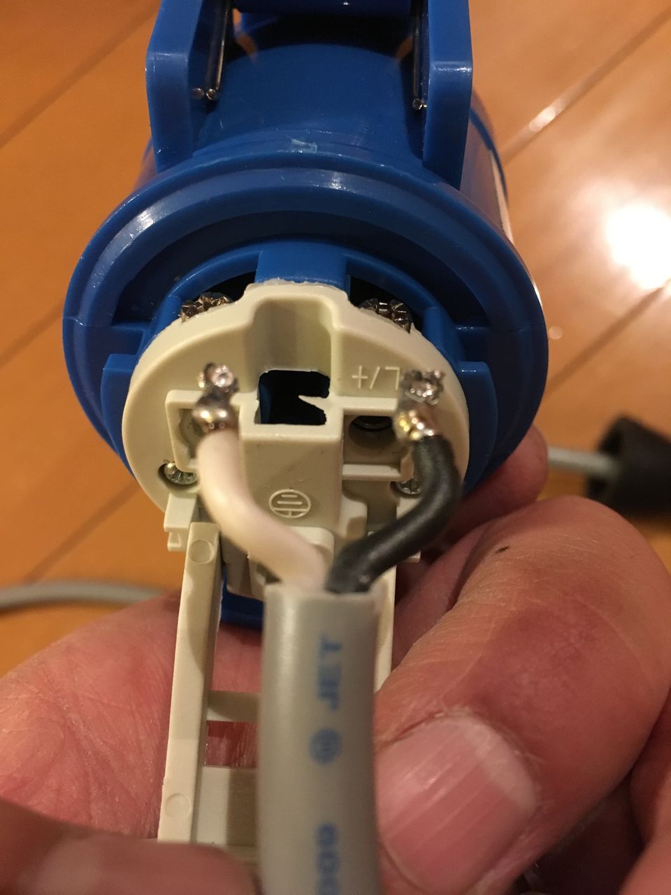 アドリア アビバ472pk 外部電源ソケットが短すぎます 気まぐれ更新日記 車いじりとキャンピングカー旅行記 アドリア アビバ472pk 外部電源ソケットが短すぎます 気まぐれ更新日記 車いじりとキャンピングカー旅行記