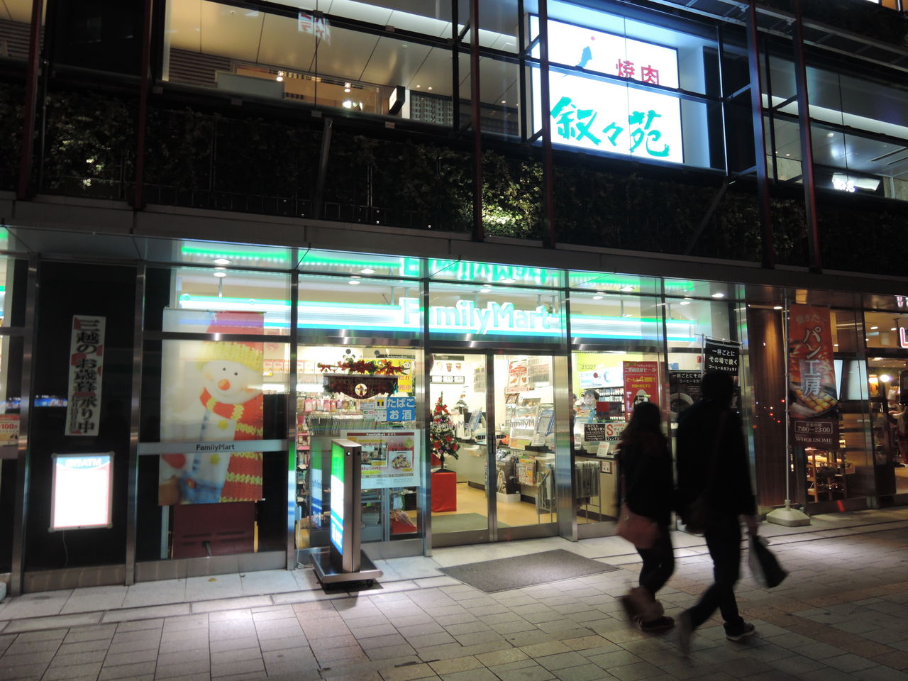 オシャレコンビニその1 ファミリーマート上野公園店 バカと煙は高いところに登りたがる