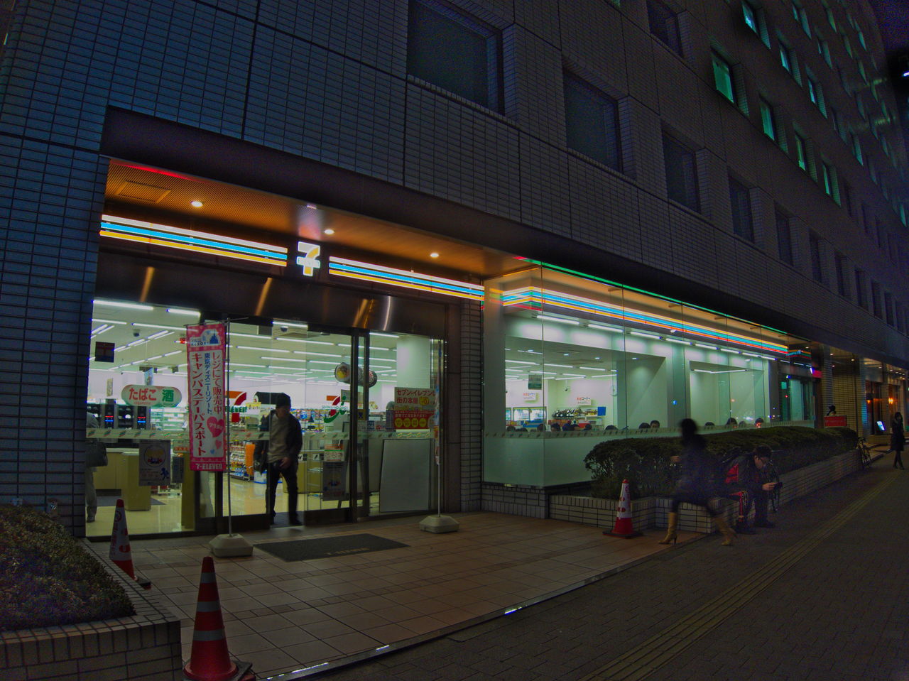 オシャレコンビニその28 セブンイレブン飯田橋升本ビル店 バカと煙は高いところに登りたがる