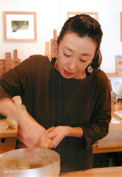 Byway後志vol 06 04 05 夢は ハワイで くずきりやさん をひらくこと 倶知安の林に舞い降りた菓子匠は繊細にしてスポーティ 和菓子や工房 松風 渡辺麻里 Byway後志 Regional Interview Book 立ち読み Blog