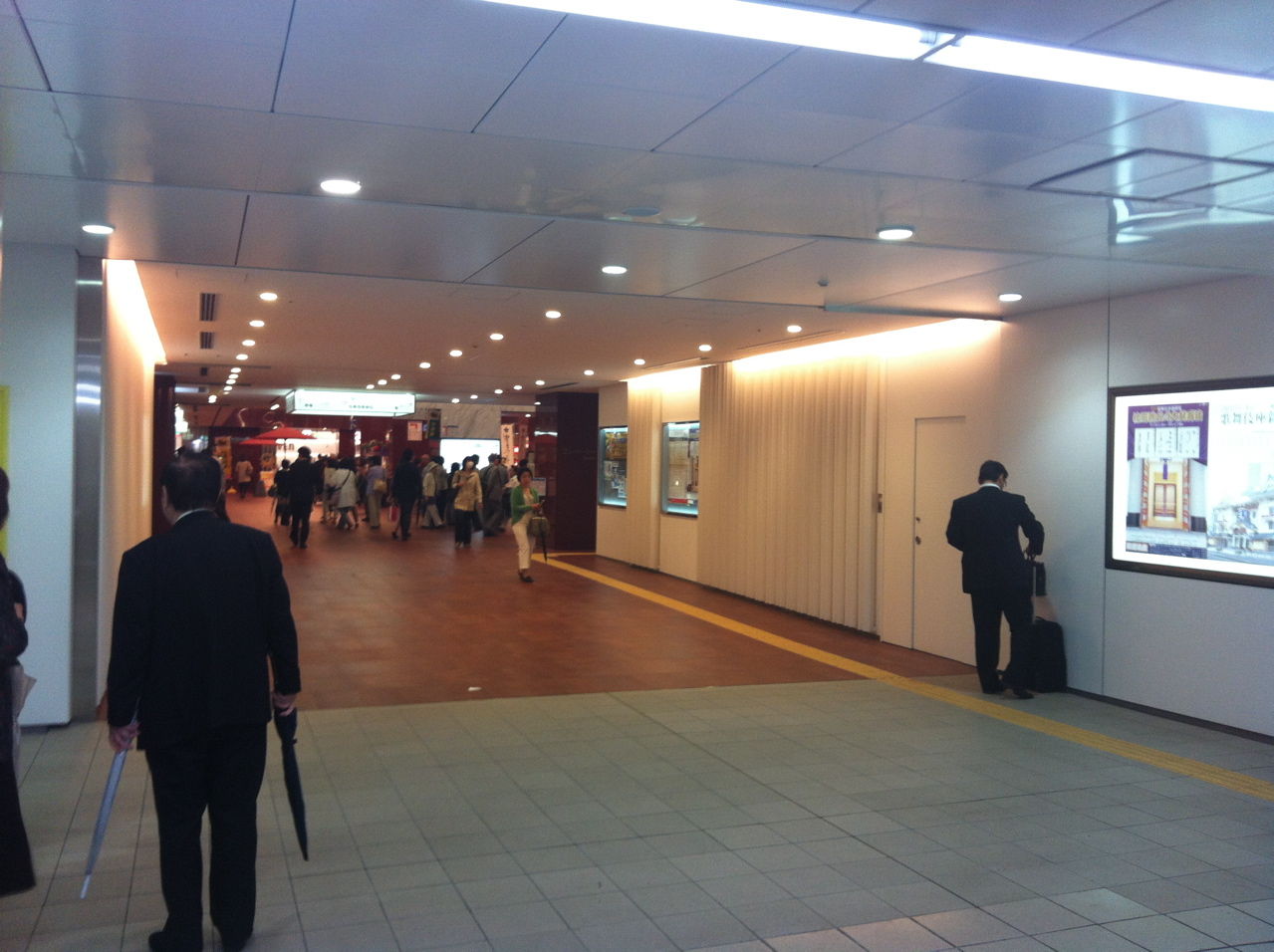 東銀座駅から直結