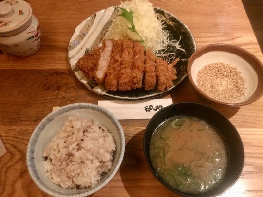 三元豚ロースの定食