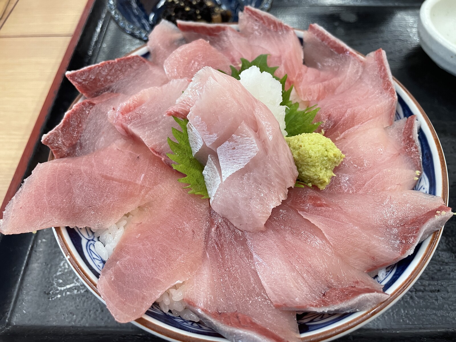 【北陸の冬の味覚】寒ブリ丼＠氷見魚市場食堂（富山県氷見市）（2019年12月21日） 氷見 寒ブリ 鰤 寒鰤 鰤丼