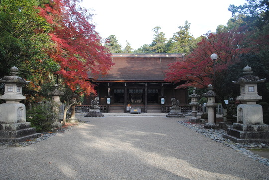 多田神社拝殿