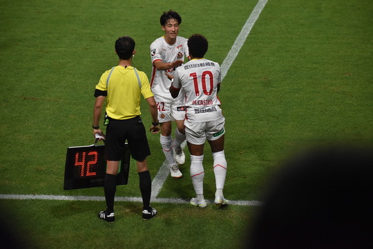 8CE01EBF-4CC9-4444-9151-0A7513BAAAB6_1_105_c