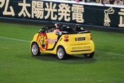 阪神甲子園球場のリリーフカー-4