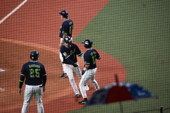 57638DAF-08A3-415A-825D-76CC50231EC8_1_105_c