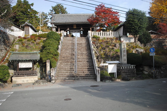 多田神社正面