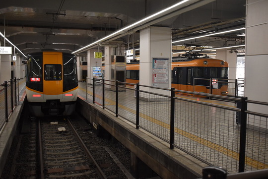 近鉄特急12200系ク12300形(京都⇔橿原神宮前)