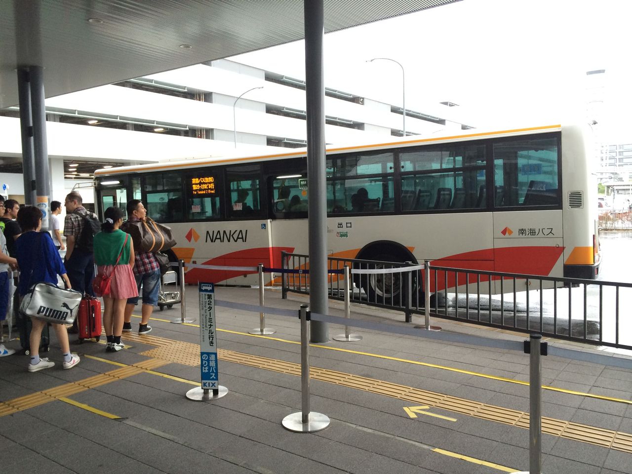 連絡Bus乗り場に到着