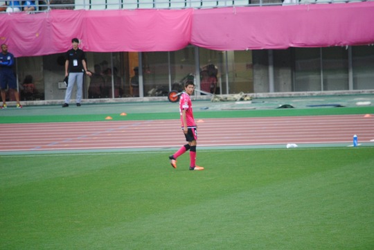 退場する扇原選手