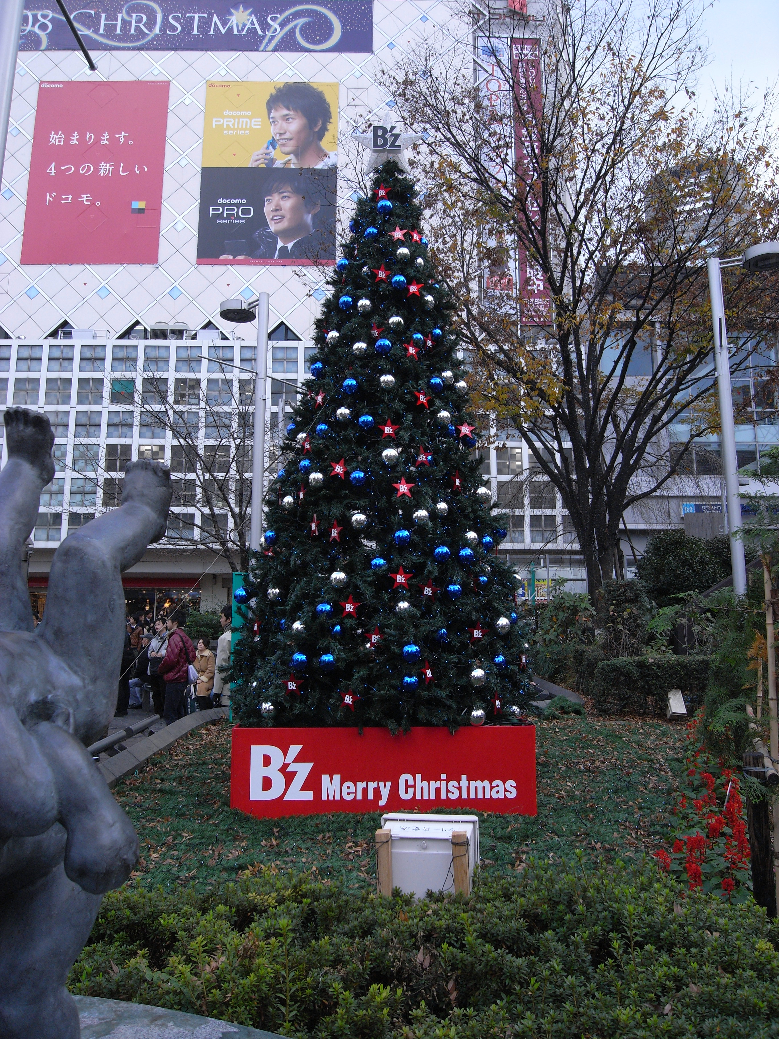 B'zクリスマスツリー」渋谷駅前ハチ公広場の模様～昼間編2