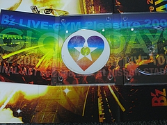 DVD『B’z LIVE-GYM Pleasure 2008-GLORY DAYS-』のパッケージ 5