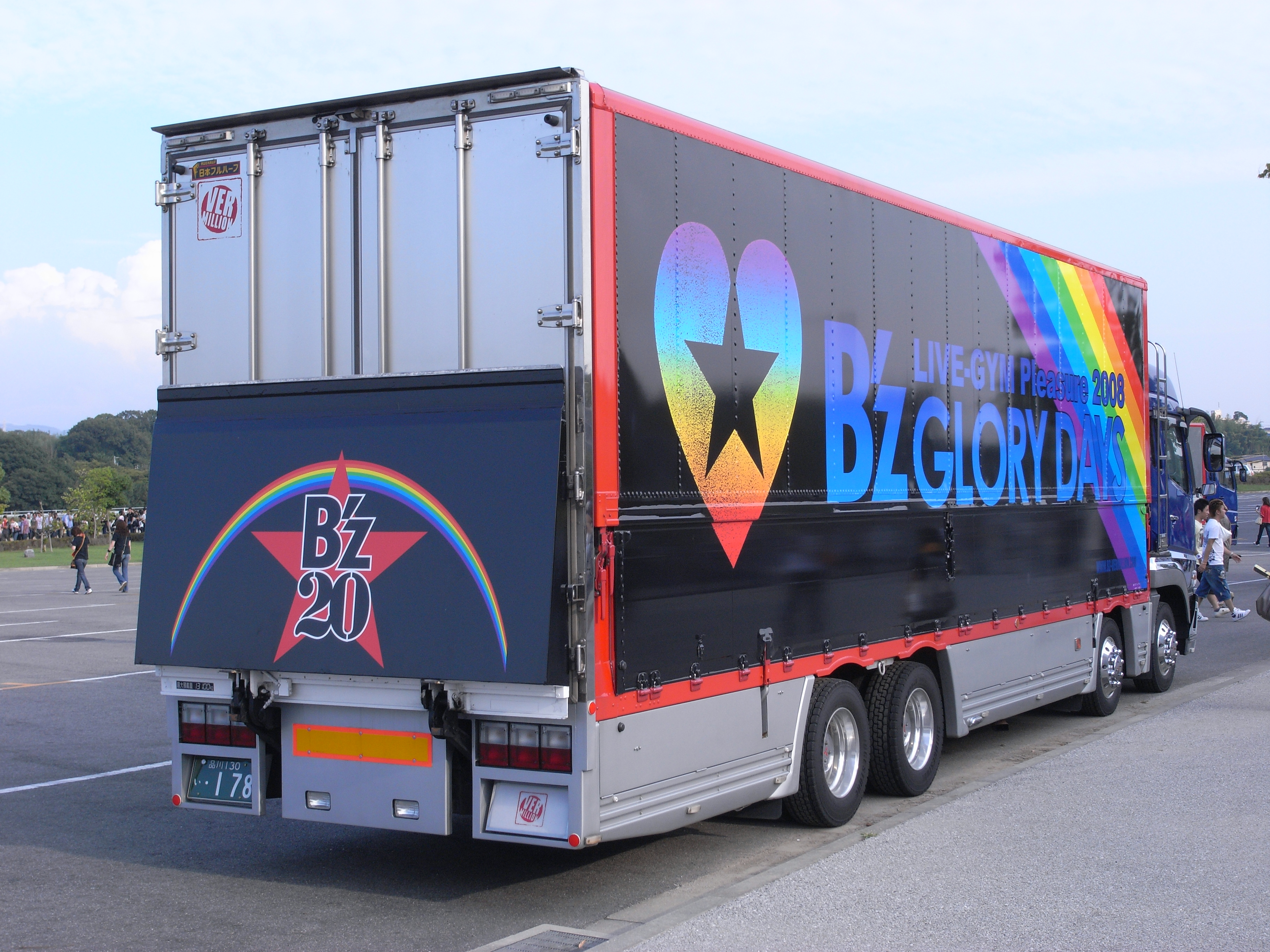 B'z LIVE-GYM Pleasure 2008 -GLORY DAYS-」ツアートラック ver