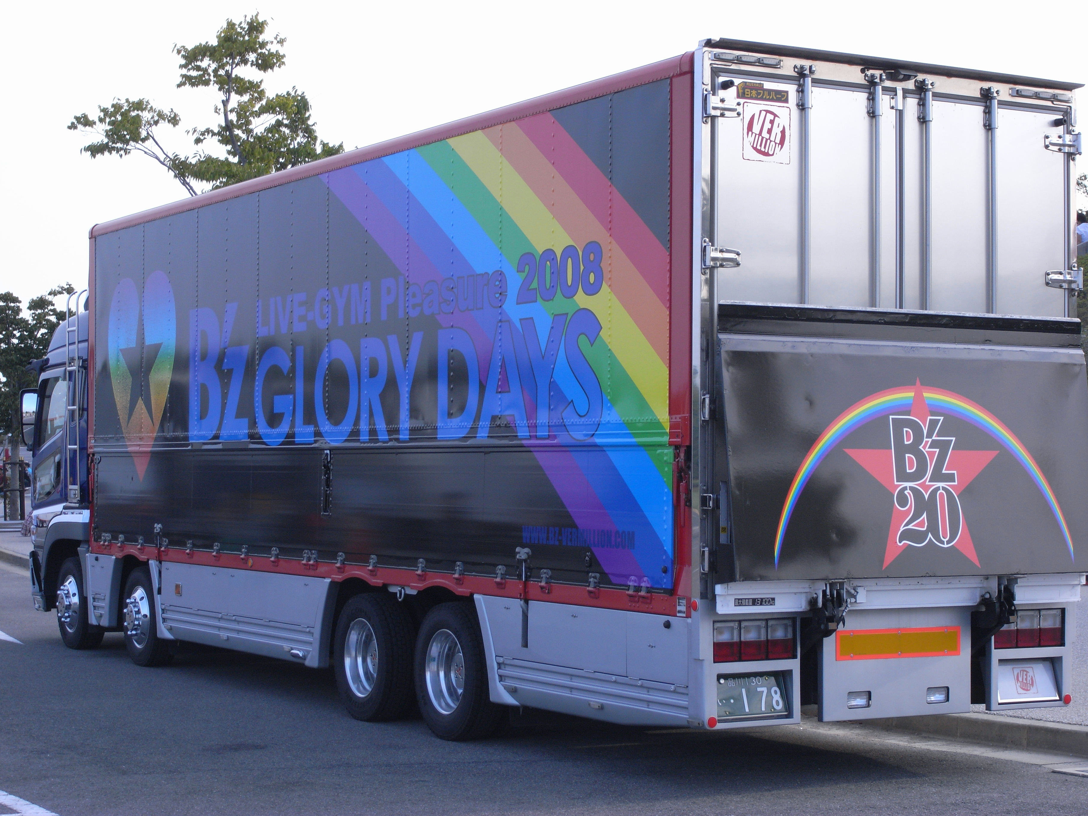 B'z LIVE-GYM Pleasure 2008 -GLORY DAYS-」ツアートラック ver