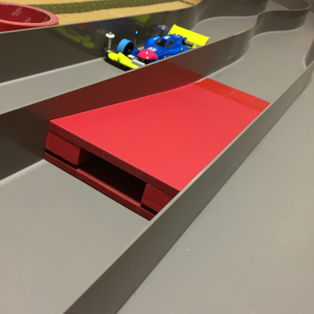 ミニ四駆 自作ジャンプ台を攻略しよう あなぐら樹脂部