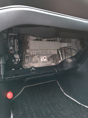 ノア 80後期 フットランプ取り付け ゼロキューブログ