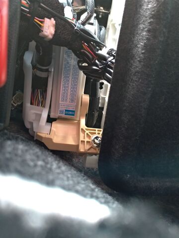 ノア 80後期 フットランプ取り付け ゼロキューブログ