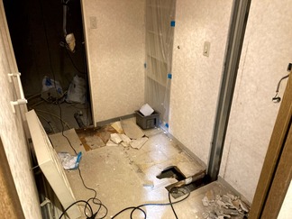 解体している画像