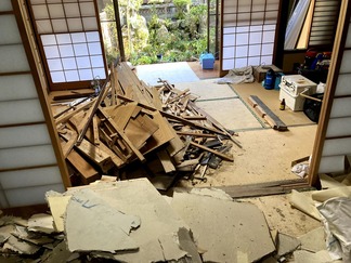 和室を解体している画像